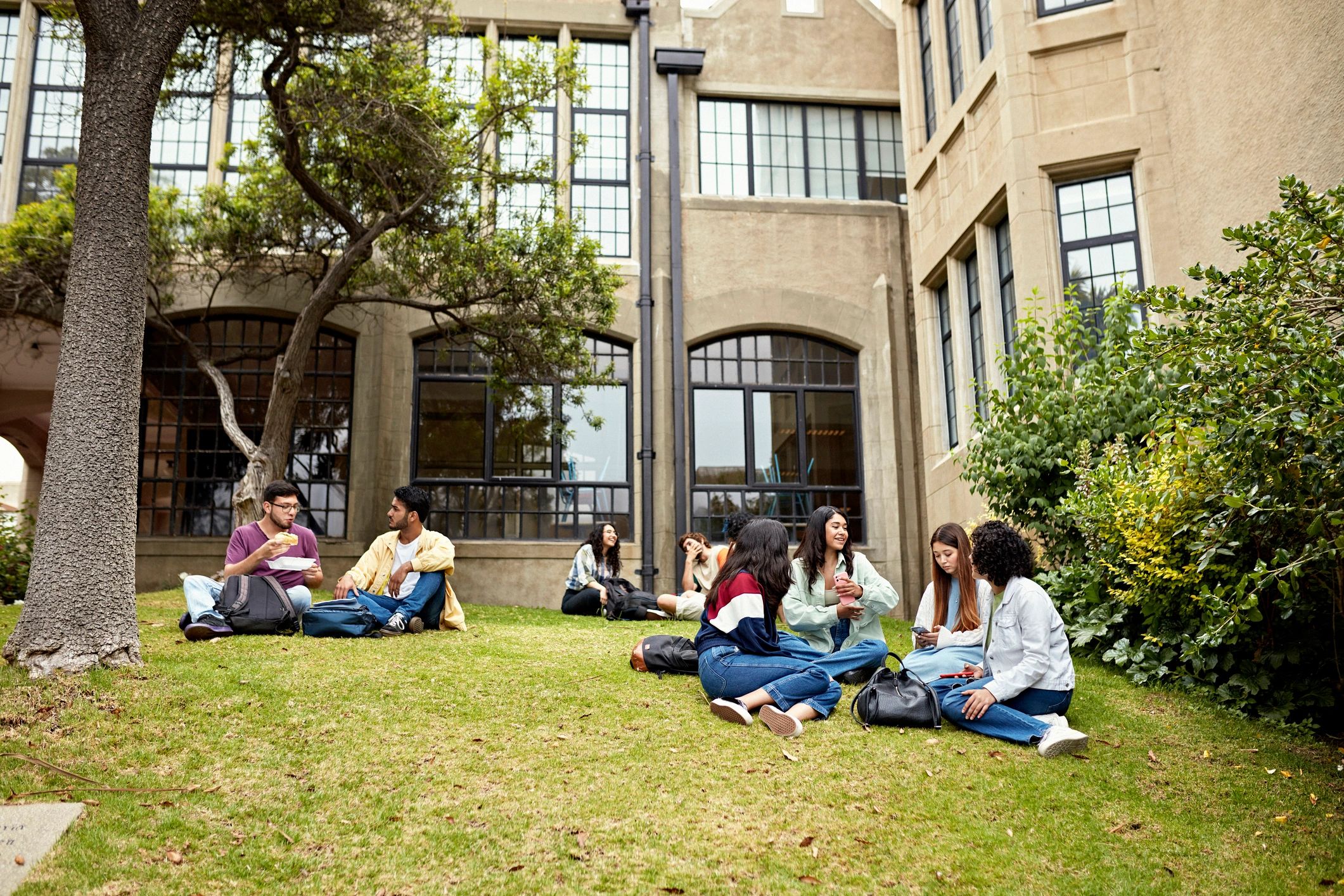 Young friends relaxing between college classes